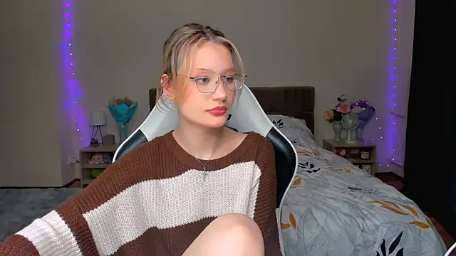 Snapshot of DearLia chatting on 21, 9, 2025 DearLia online show from 21, 9, 2025