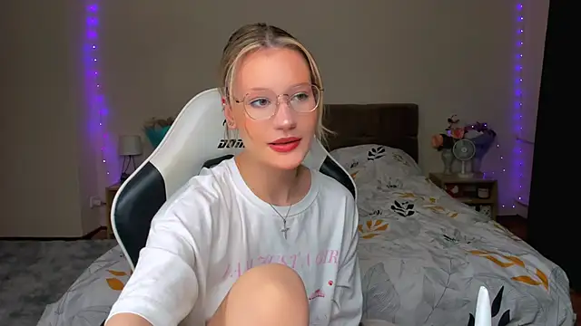 Snapshot of DearLia chatting on 23, 9, 2025 DearLia online show from 23, 9, 2025