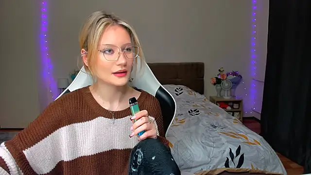 Snapshot of DearLia chatting on 28, 9, 2025 DearLia online show from 28, 9, 2025