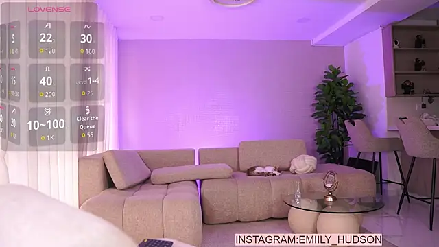 Snapshot of emily_huddson_ chatting on 5, 6, 2026 emily huddson online show from 5, 6, 2026