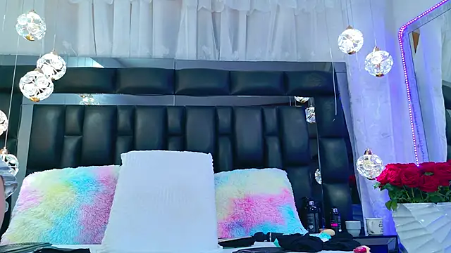 Snapshot of DahianaMoss chatting on 9, 10, 2025 DahianaMoss online show from 9, 10, 2025