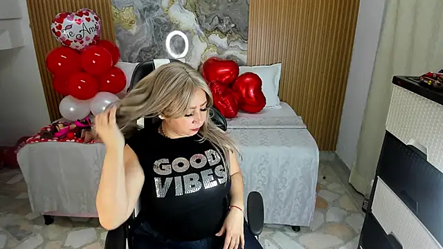 Danna topless online show from 3, 3, 2025