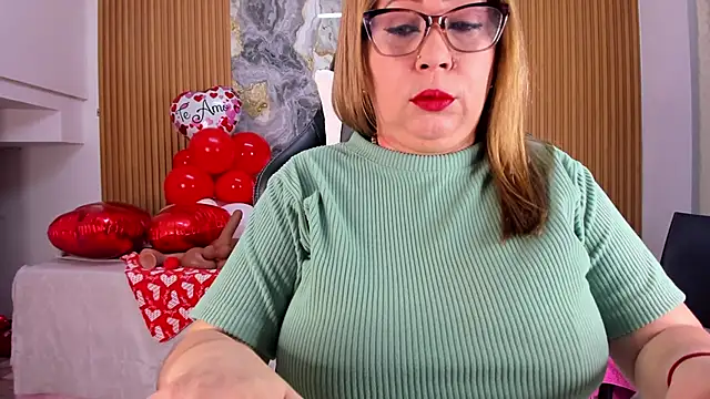 Danna topless online show from 21, 3, 2025