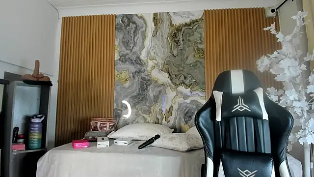 Danna topless online show from 10, 1, 2026