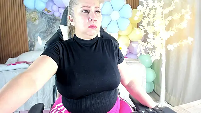 Danna topless online show from 13, 4, 2026