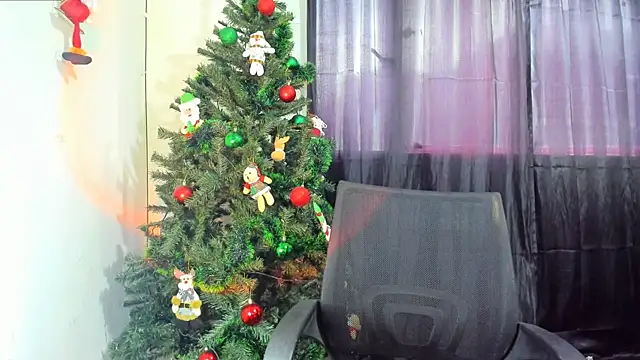 Snapshot of litle_mily_ chatting on 8, 1, 2025 litle mily online show from 8, 1, 2025
