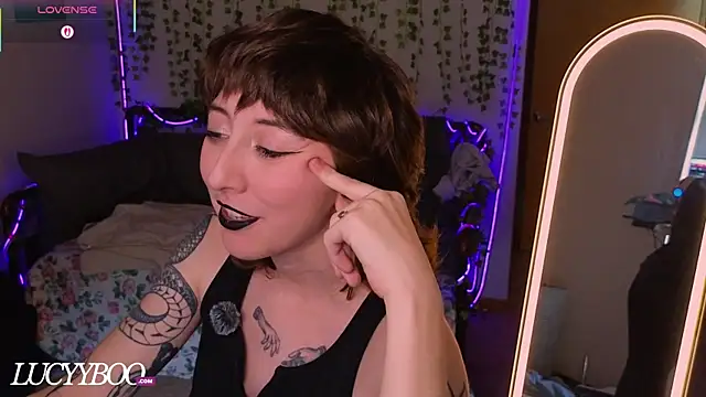 lovelylucyy online show from 16, 7, 2026