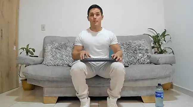 Snapshot of julian_wallace chatting on 14, 12, 2024 julian wallace online show from 14, 12, 2024