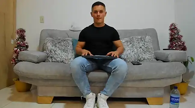 Snapshot of julian_wallace chatting on 19, 12, 2024 julian wallace online show from 19, 12, 2024