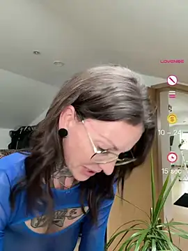Snapshot of BrownieyQueen chatting on 18, 5, 2026 BrownieyQueen online show from 18, 5, 2026