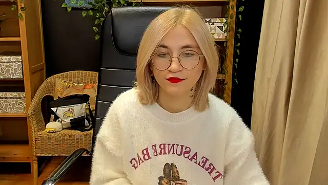 Snapshot of Moon13152 chatting on 5, 12, 2024 Moon13152 online show from 5, 12, 2024