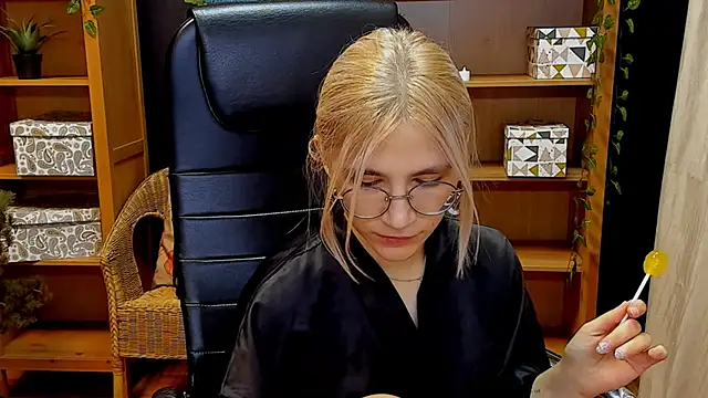 Snapshot of Moon13152 chatting on 7, 12, 2024 Moon13152 online show from 7, 12, 2024