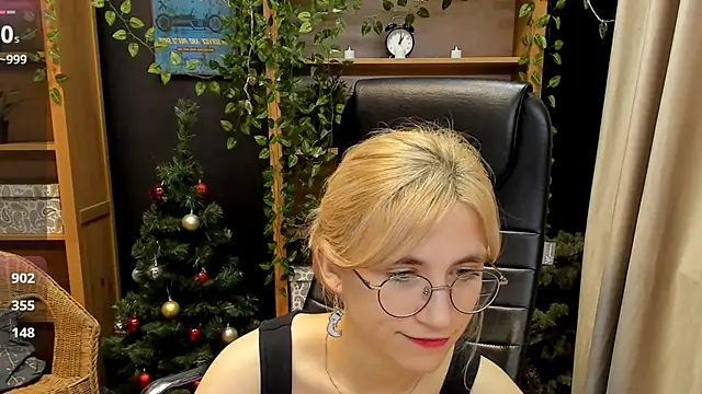 Snapshot of Moon13152 chatting on 22, 12, 2024 Moon13152 online show from 22, 12, 2024