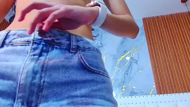 Snapshot of Beautifulskinny18 chatting on 2, 3, 2025 Beautifulskinny18 online show from 2, 3, 2025