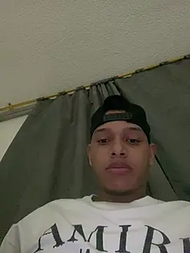 Snapshot of larryworld chatting on 19, 7, 2026 larryworld online show from 19, 7, 2026