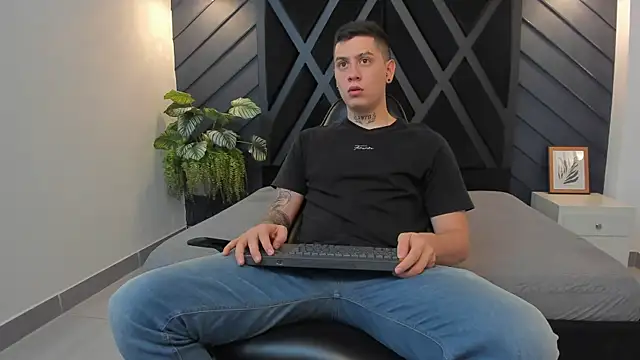 Yeiko Romero  online show from 27, 12, 2024