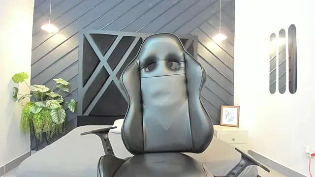 Yeiko Romero  online show from 25, 2, 2025