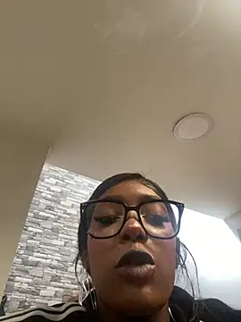 Snapshot of TIFFANYYSTAR chatting on 11, 9, 2025 TIFFANYYSTAR online show from 11, 9, 2025