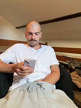 Greyoff online show from 4, 6, 2026