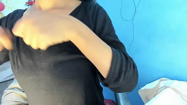 Snapshot of aarjulove chatting on 5, 2, 2026 aarjulove online show from 5, 2, 2026