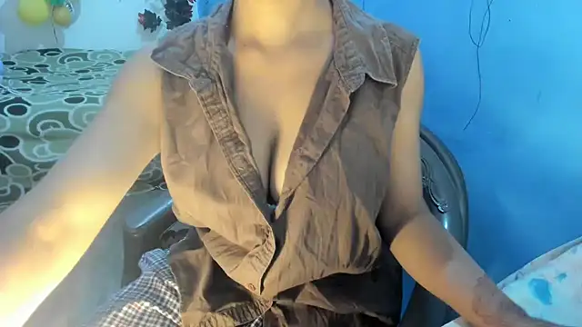 Snapshot of aarjulove chatting on 13, 2, 2026 aarjulove online show from 13, 2, 2026