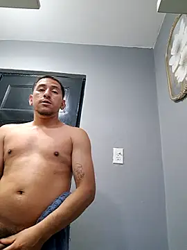 Snapshot of littleboyhot95 chatting on 22, 5, 2026 littleboyhot95 online show from 22, 5, 2026
