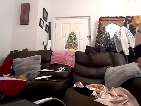 Snapshot of fantasymade69 chatting on 8, 12, 2024 fantasymade69 online show from 8, 12, 2024