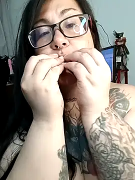 Snapshot of l1la_Rav3n chatting on 17, 12, 2024 l1la Rav3n online show from 17, 12, 2024