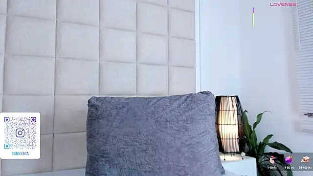 Nia Bunny online show from 1, 10, 2025