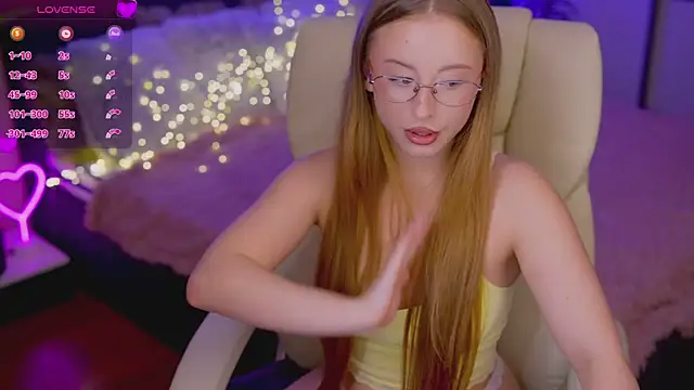 SilverrMoon online show from 4, 11, 2025