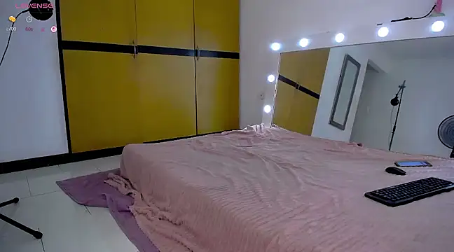 diabla sexyboobs online show from 12, 3, 2025