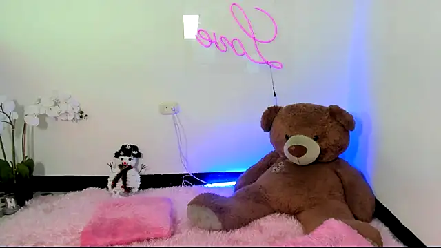 kendal scott1 online show from 5, 1, 2025