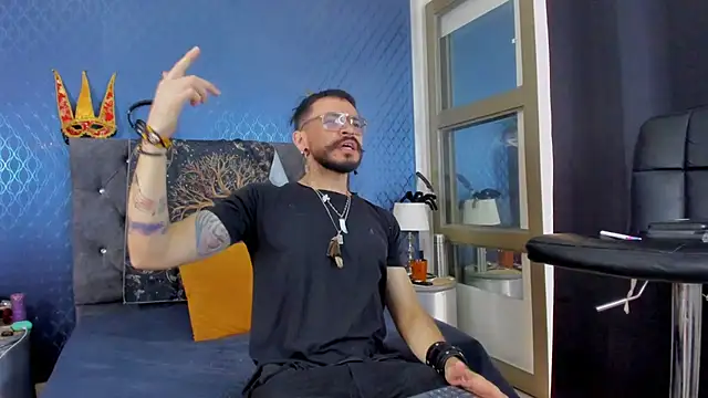 Snapshot of leondevereda chatting on 2, 2, 2025 leondevereda online show from 2, 2, 2025