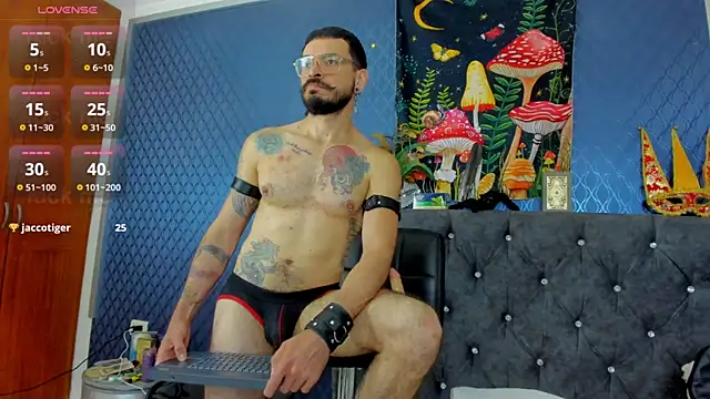 Snapshot of leondevereda chatting on 3, 3, 2025 leondevereda online show from 3, 3, 2025