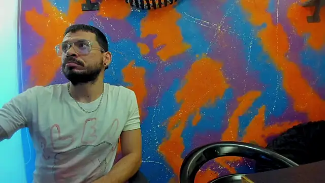 Snapshot of leondevereda chatting on 18, 9, 2025 leondevereda online show from 18, 9, 2025