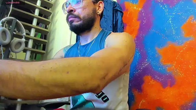 Snapshot of leondevereda chatting on 4, 10, 2025 leondevereda online show from 4, 10, 2025