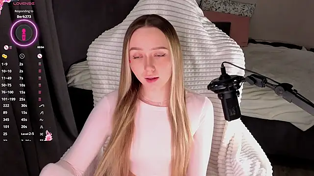 HollisBeckett online show from 15, 2, 2026