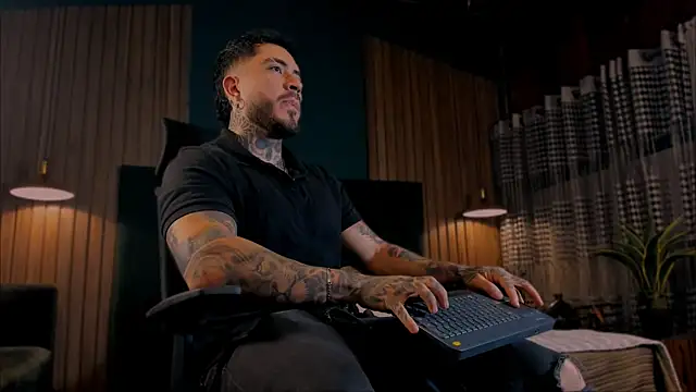 LeoSalvatore  online show from 4, 2, 2025