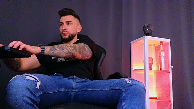 MightyAaron66 online show from 8, 2, 2025