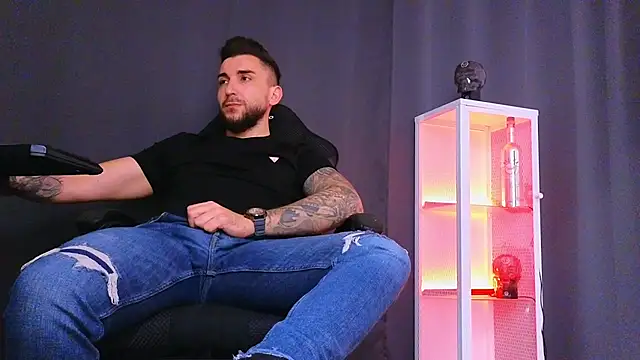 MightyAaron66 online show from 16, 2, 2025