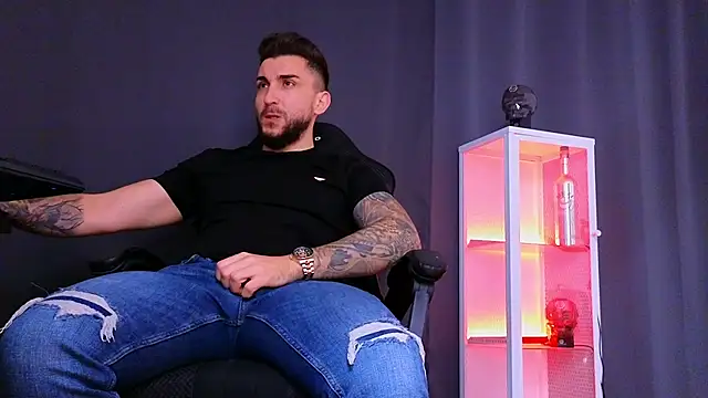 MightyAaron66 online show from 17, 2, 2025