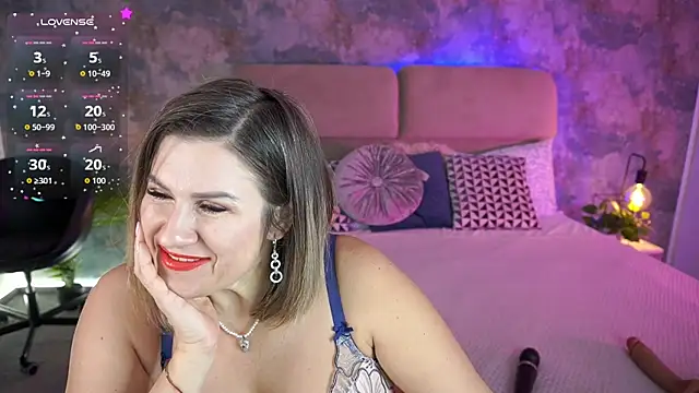 Snapshot of KiraRoxx chatting on 8, 2, 2026 KiraRoxx online show from 8, 2, 2026