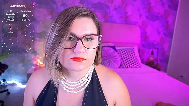 Snapshot of KiraRoxx chatting on 27, 2, 2026 KiraRoxx online show from 27, 2, 2026