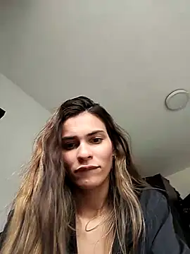 cuteluci  online show from 16, 2, 2025