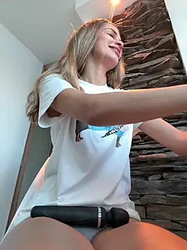 cuteluci  online show from 10, 3, 2026