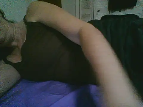 Snapshot of Emilylyn2501 chatting on 14, 11, 2025 Emilylyn2501 online show from 14, 11, 2025