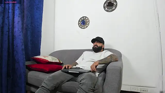 Snapshot of Lyon_vach chatting on 28, 4, 2026 Lyon vach online show from 28, 4, 2026