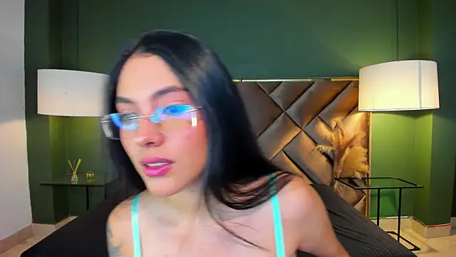 Snapshot of Mia_Elowen chatting on 3, 10, 2025 Mia Elowen online show from 3, 10, 2025