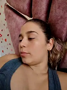 LaurenWelly  online show from 19, 2, 2025