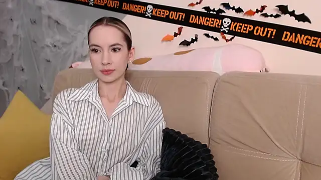 AmbrielHailey online show from 2, 11, 2025